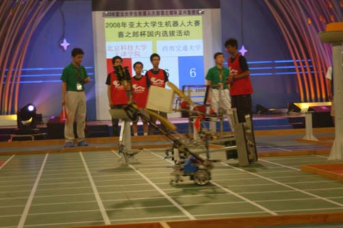 机器人大赛，智慧与想象力的碰撞，老王论坛
手动机器人在比赛中发挥出色